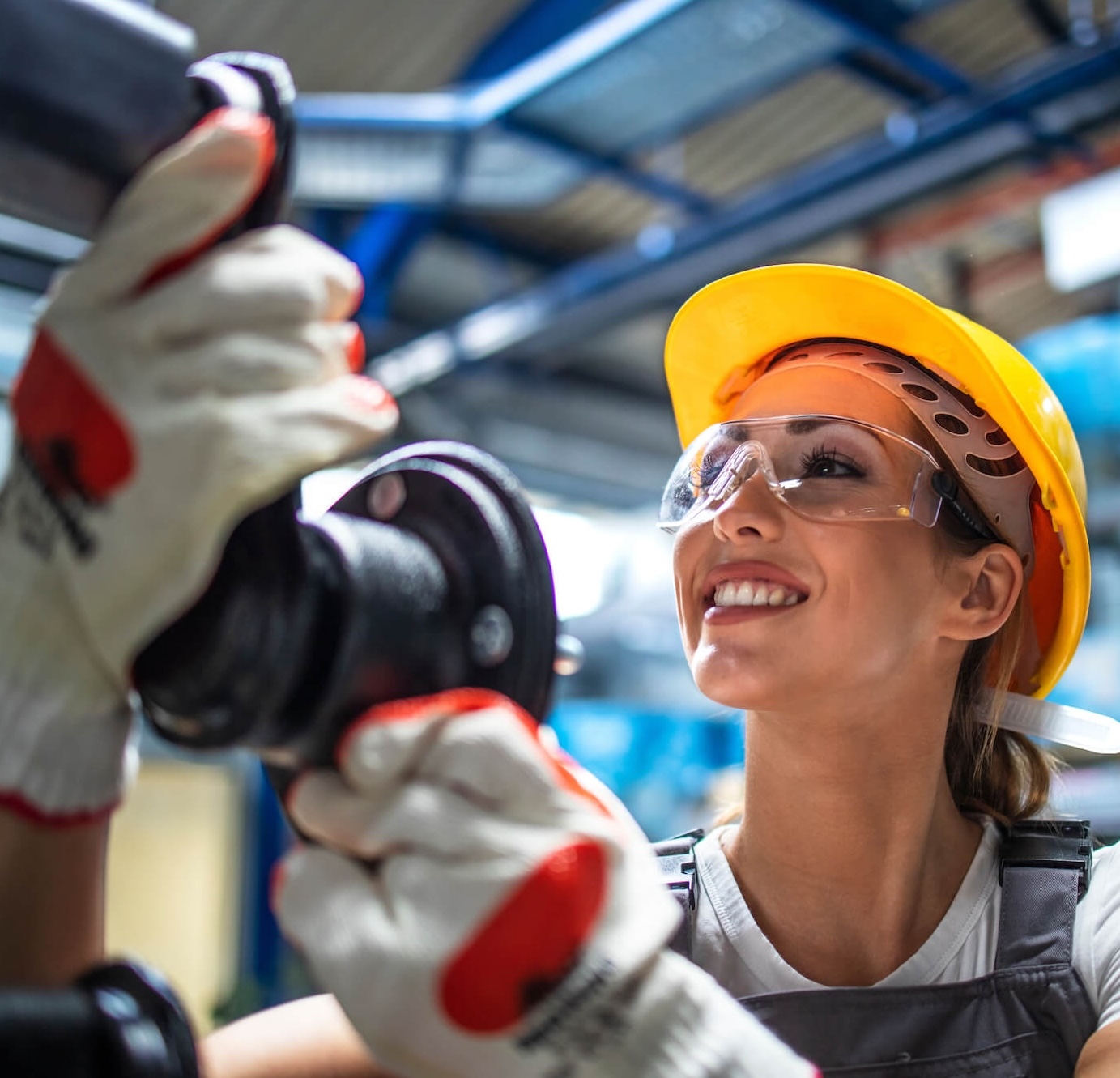 Industriearbeiter bei der Arbeit