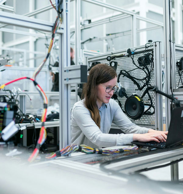 Industriearbeiter bei der Arbeit